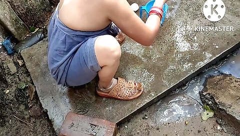 I'm showing my natural boobs in homemade amateur vid