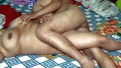 Indian babe with perfect body gets fucked in her room
