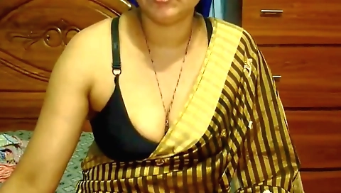 Indian big tits solo video with chubby girl in sexy shorts