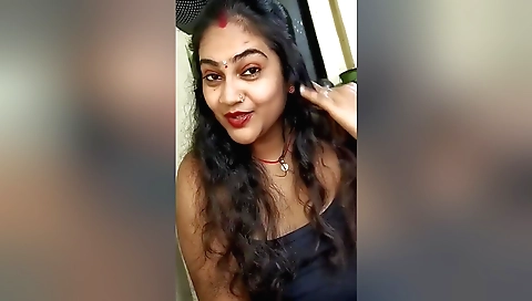 Indian amateur video shows a sexy brunette doing porn