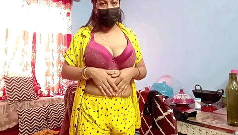 Indian babe with large tits and hairy pussy is blowing