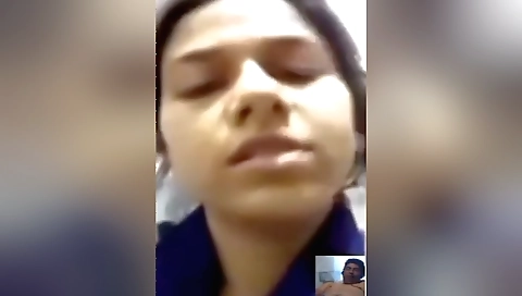 Indian solo babe shows her natural boobs on webcam