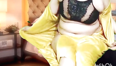 Hairy stepmother masturbates in her amateur webcam clip