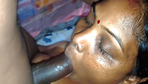 Indian hairy babe sucking and fucking a dick in a tight alley