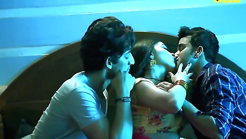 Bhabi ko do pasand hai hot hindi threesome web series