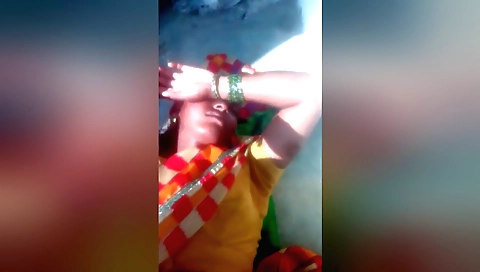 Indian bhabhi gets naked in the beach and masturbates