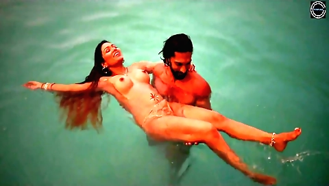 Sarla bhabhi in red t-shirt has her body licked outdoors