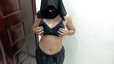 Busty amateur desi chick is naked and shows her body