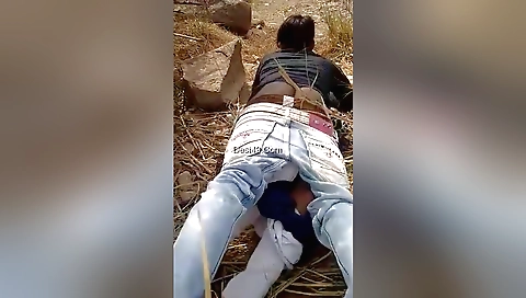 Amateur Indian girl enjoys a hot outdoor sex video