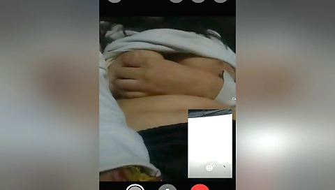 Indian teen babe shows her beautiful body on webcam