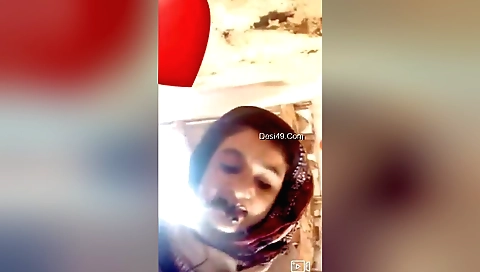 Amateur brunette showing nice body in a solo video