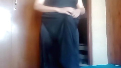 Hot chick masturbates in the car and cums in front