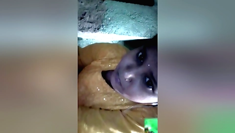 Indian babe in black skirt is showing off her sexy body