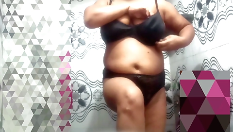 Chubby stepsister-in-law shows off her ass during bathing