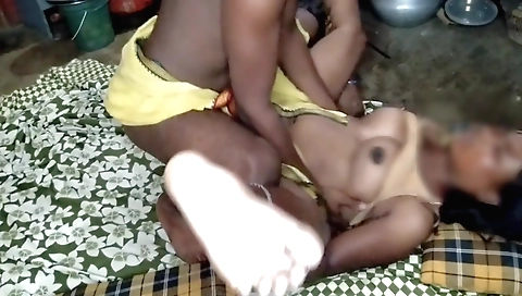 Jawan Mousi Ka Bur Chat Kar Choda Raat Me Maje Aya