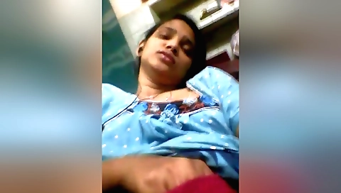 Indian webcam video of a skinny brunette girl masturbating