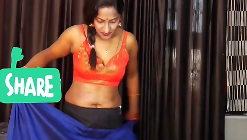 Indian girlfriend fucks and fucks herself on camera