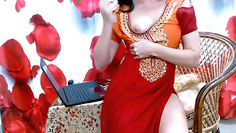 Busty stripper gives a hot solo video on her webcam