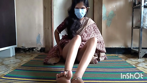 Indian girl takes off her sexy blouse to play with her pussy
