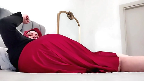 Sexy indian solo chick shows her big ass and pussy