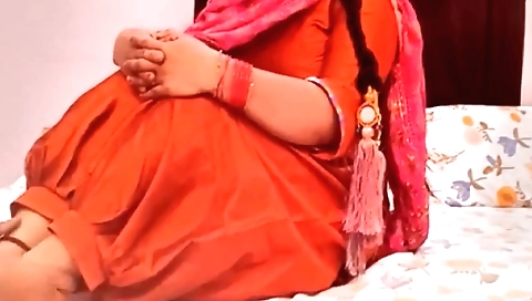 Busty indian hottie fucks her老公's stepsister-in-law