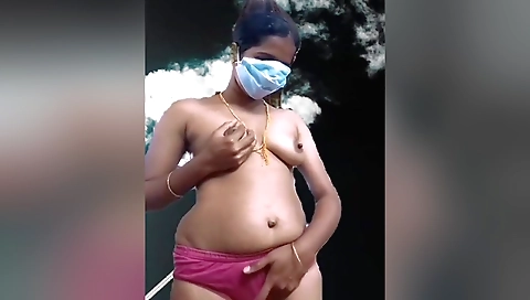 Naked amateur nude outdoor video with a girl on camera