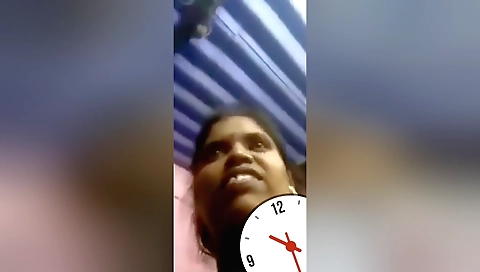 Sexy brunette fingered and spread her pussy in solo video