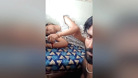 Indian amateur video with a brunette in hot lingerie