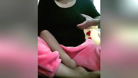 Hot brunette amateur webcam sex scene with vibrator