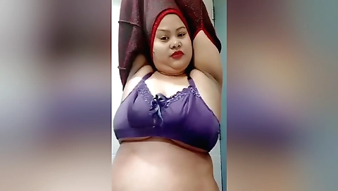 Malayalam Girl Masturbating And Penetrating Her Vagina 2