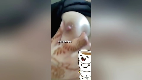 Sexy amateur indian chick showing boobs on a webcam