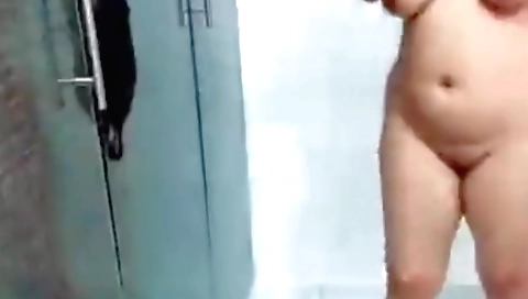 Indian girl shows some cute poses in this amateur video