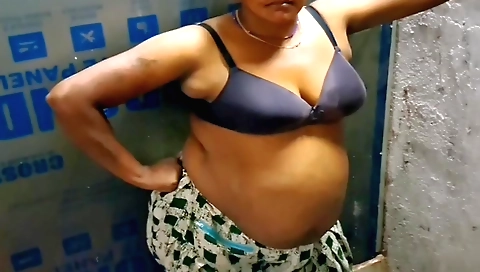 Jiya jasmine babe has no experience and wants to get into threesome