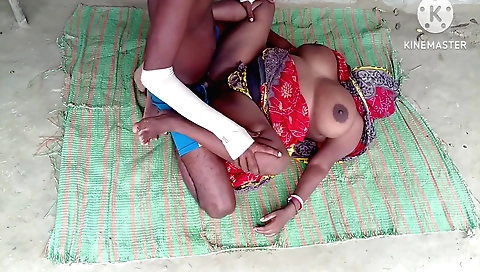 Indian chick wearing sexy lingerie in puds ki desi bhabhi