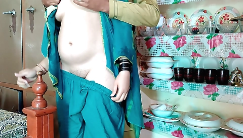 Amateur hd with a pretty white skin girl enjoys a fun