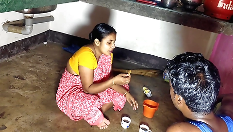 Indian brunette babe shows her love for sex in a homemade video