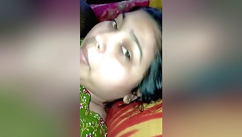 Indian wife gets her hubby hard after a quick conversation