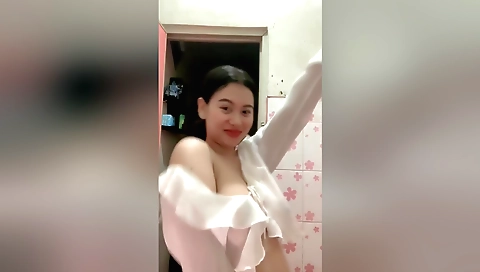 Indian brunette takes off her clothes to show off her body