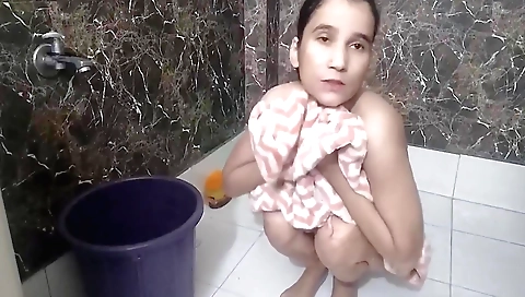 Li Ya In Hostel Ke Bathroom Me Camera Lga Ke Mms Bna