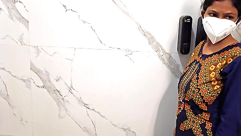 Amateur brunette bathroom sex clip with her wet pussy