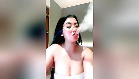 Indian solo female shows off her body in hd porn video