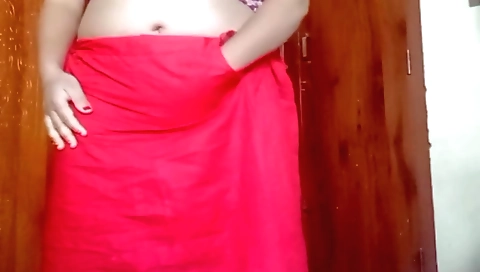 Indian brunette gives herself a nice face and a nice smile