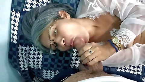 Amateur wife caught husband on camera and she blew him