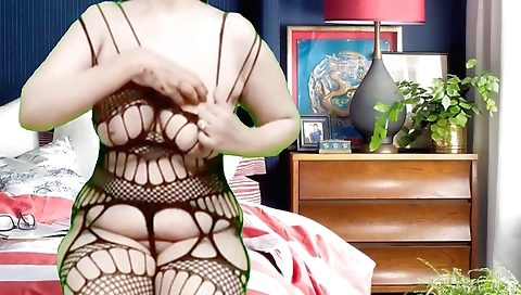 Sexy brunette 21+ muslim girl finger her wet pussy