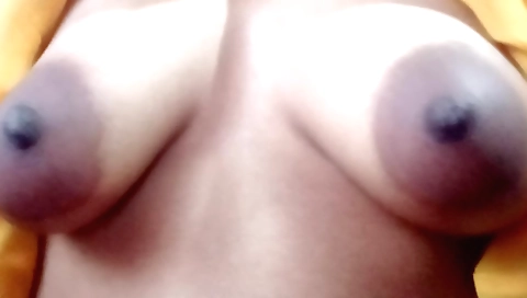 Indian hussy naked and enjoys to be alone in the bed