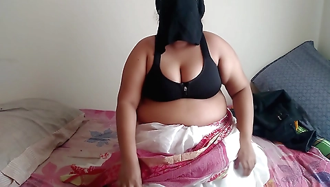 Indian girl gets her stepbrother-in-law to fuck her on the bed