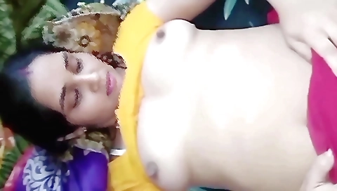 Indian guy has sex in his girlfriend's home in a couple pov video