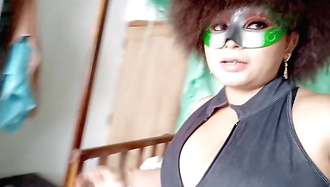 Amateur brunette milf 18+ enjoys solo self-sex video