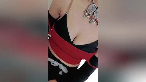 Indian girl with big ass and nice boobs doing solo